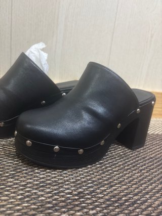 Zuecos negros cuña T. 36