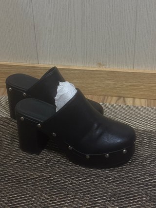 Zuecos negros cuña T. 36