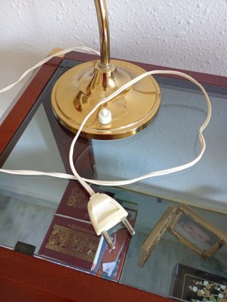 Lámpara de mesa romántica dorada