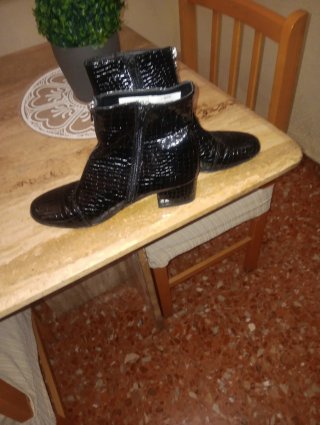 Botines negros charol cremallera T40