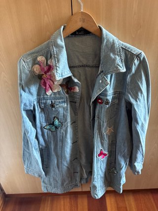 Cazadora vaquera Kall con parches