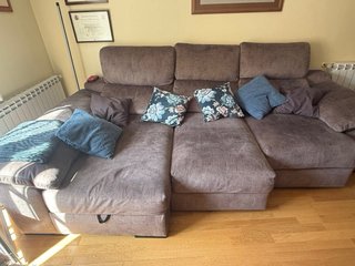 Sofá chaise longue marrón y azul