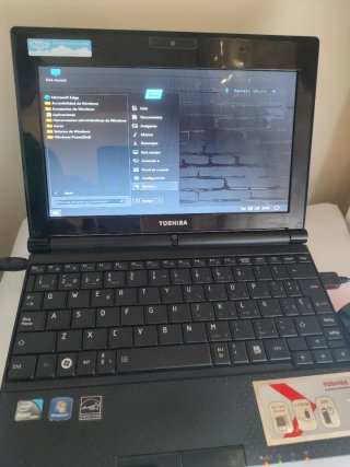 Toshiba NB500-12C-26B Portátil Negro