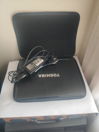 Toshiba NB500-12C-26B Portátil Negro