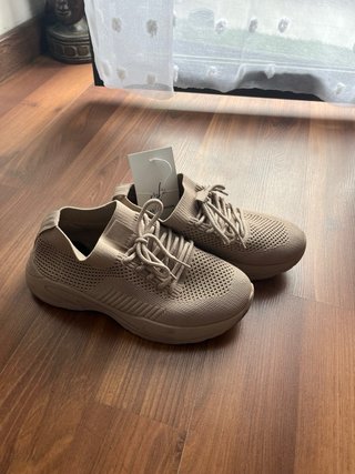 Zapatillas beige de malla