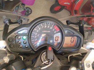 Suzuki Gladius Azul y Blanca