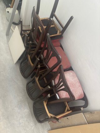 Sillas de madera con asiento de tela