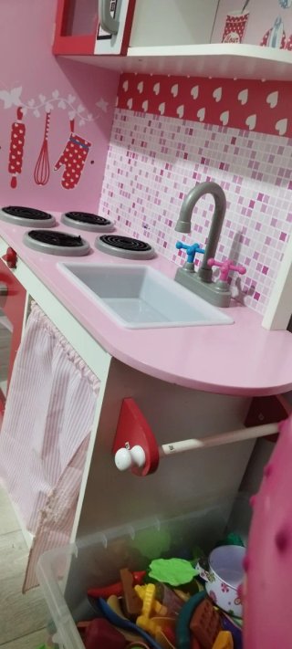 Cocinita infantil de madera rosa