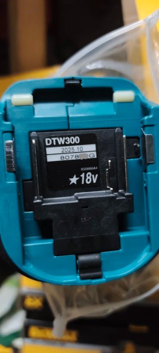 Atornillador de Impacto Makita DTW300Z