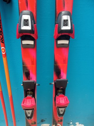 Esquís Rossignol con bastones