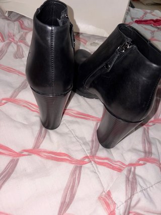 Botines tacón grueso negros