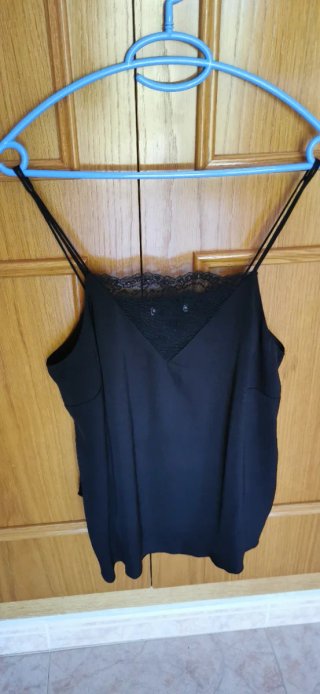 Top negro tirantes encaje