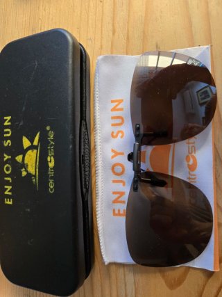 Clip para gafas de sol  2pares 20eurs cada uno