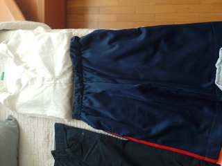 Consegna di abbigliamento per bambini taglia S
