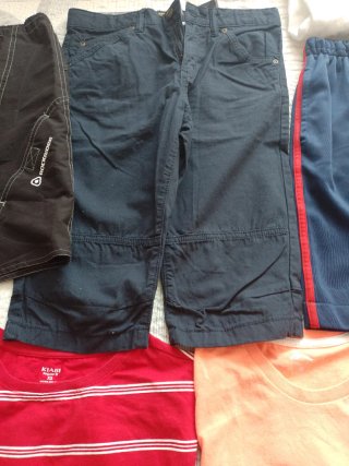 Consegna di abbigliamento per bambini taglia S