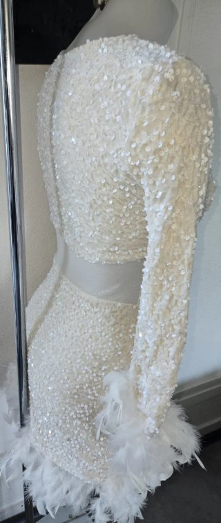 Vestido fiesta lentejuelas y plumas