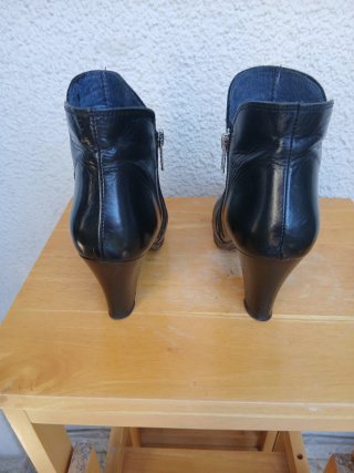 Botines de piel negros con tacón