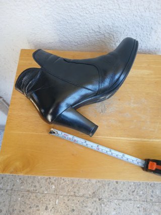 Botines de piel negros con tacón