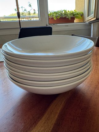 Platos de sopa Ikea blancos