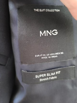Traje Mango azul marino impecable. Sólo un uso.