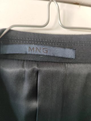 Traje Mango azul marino impecable. Sólo un uso.