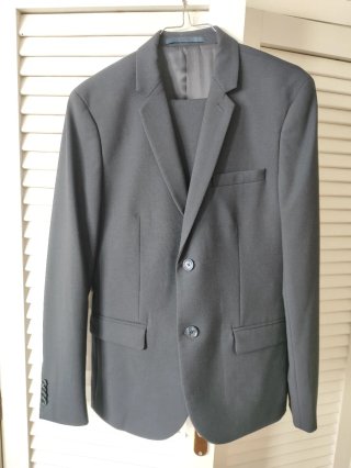 Traje Mango azul marino impecable. Sólo un uso.