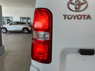 Toyota PROACE 2.0 BlueHDi 140 Business Shuttle (2022)