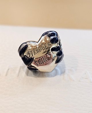 Charm Pandora Corazón Stranger Things