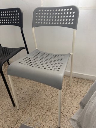 3 Sillas Ikea ADDE (Negra y Gris) apilables