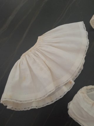 ROPA DE MUÑECA LILLI O CAYETANA