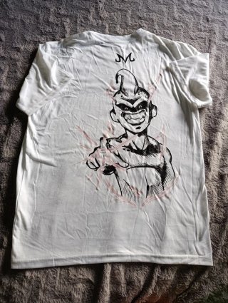Camiseta blanca con logo M