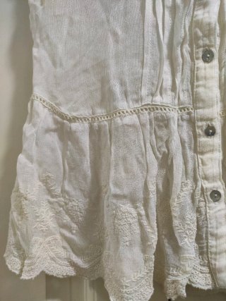 ZARA - Camiseta blanca con volantes