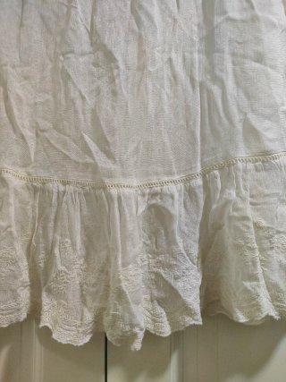 ZARA - Camiseta blanca con volantes