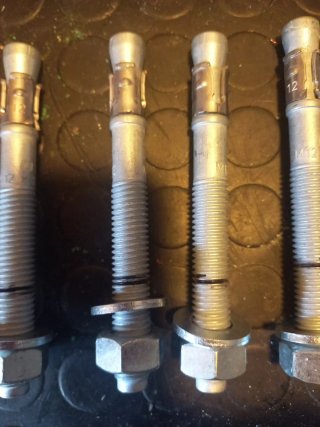 Tasselli ad espansione in metallo e plastica
