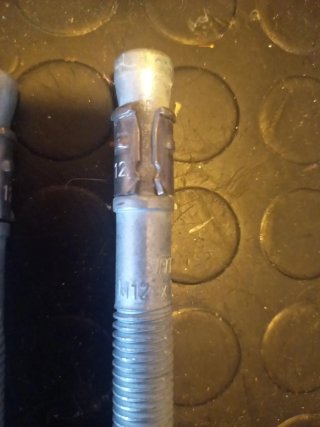Tasselli ad espansione in metallo e plastica