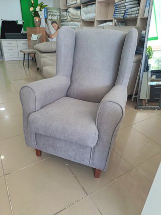 Butaca gris con estampado geométrico
