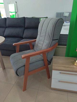 Butaca gris con estampado geométrico