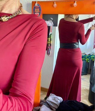 Vestido largo evasé rojo de Zara