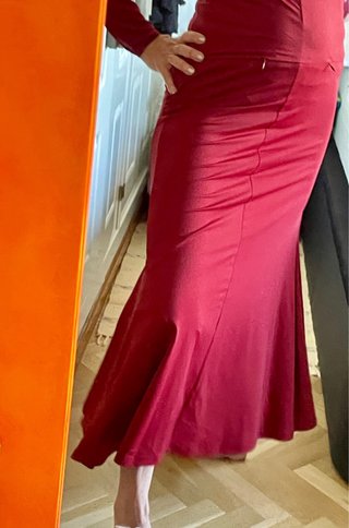 Vestido largo evasé rojo de Zara