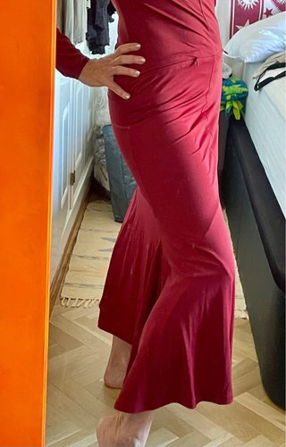 Vestido largo evasé rojo de Zara
