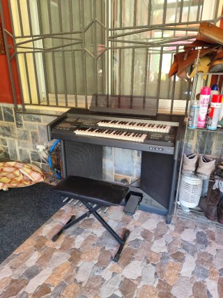 Piano Elka