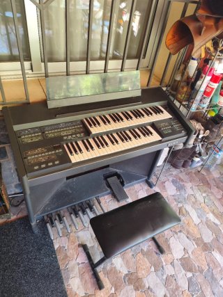 Piano Elka