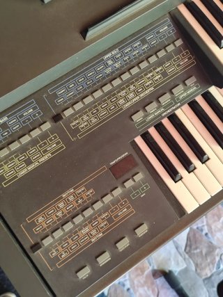 Piano Elka