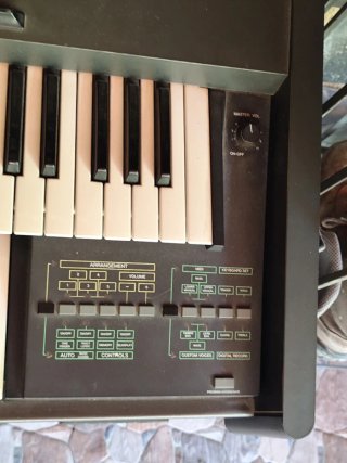 Piano Elka