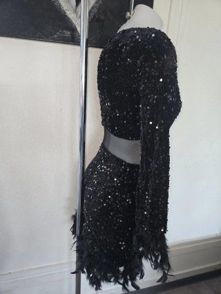 Vestido fiesta lentejuelas y plumas