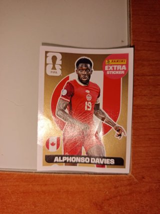 Cromo Alphonso Davies Extra ORO Panini