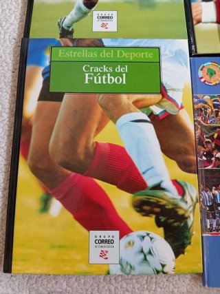 Libros y revistas de futbol.