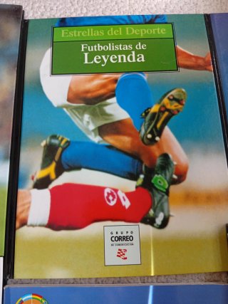 Libros y revistas de futbol.