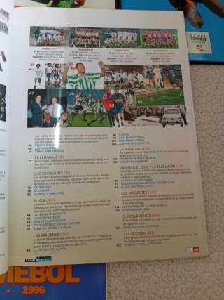 Libros y revistas de futbol.