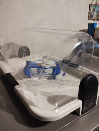 Porta formaggi trasparente e bianco
